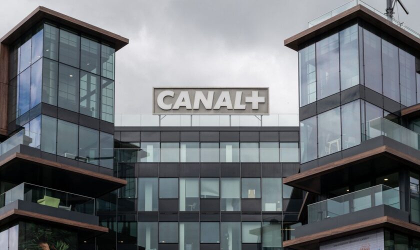 C8 écartée de la TNT : Canal+ se venge de l’Arcom en retirant ses quatre chaînes payantes